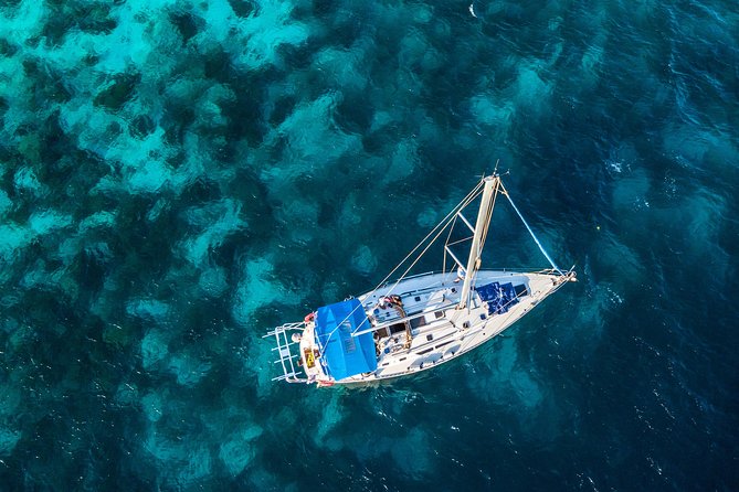 100% Private Charter Snorkel, Sail, Relax (Cruisers Friendly) - Food, Drinks, and the Onboard Crew Energy