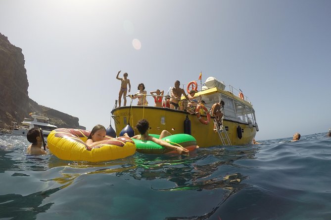 3h Boat Trip + Snorkeling in Puerto de Mogan - Cruising the south-west cliffs from Puerto de Mogán toward Tasarte
