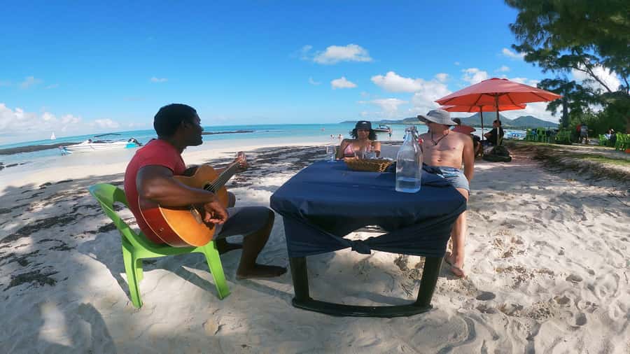 5 Islands Speedboat w/Snorkeling Sea Turtle + Lunch & Drinks - Ile aux Cerfs first: 45 minutes that set up the whole day