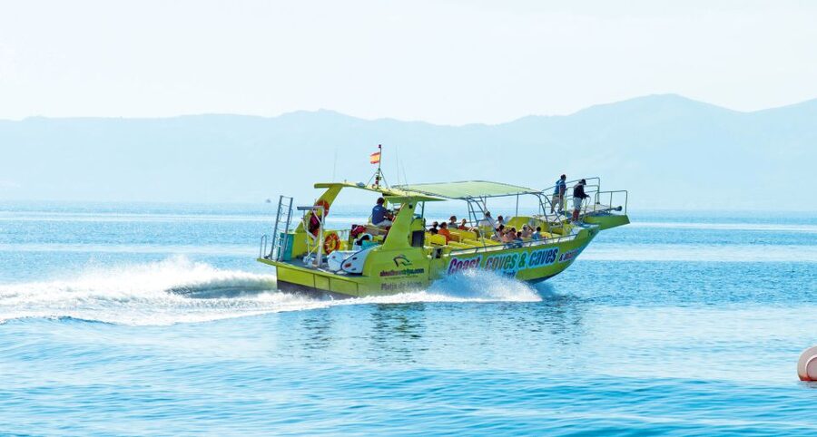 Alcudia: Caves & Coastline Boat Trip w/ Snorkelling - Comfort, group size, and the family-life jacket reality