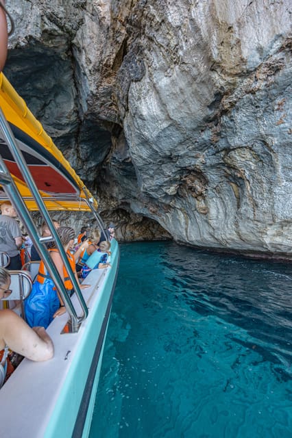 Alcudia: Pirate Cave, Parc Natural & Snorkel - The Boat Ride: Comfort, Space, and the Crew’s Safety Style