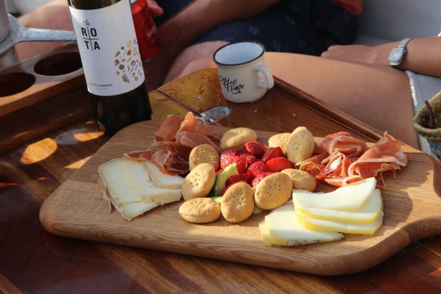 Alcudia: Traditional Wooden Boat Trip with Snorkeling - SUP around Aucanada or Coll Baix