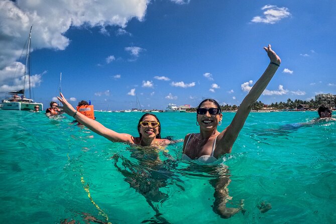 All-Inclusive Isla Mujeres Catamaran with Free Transportation - Isla Mujeres Lunch and Beach Club Time: Zaza or Ice Bar