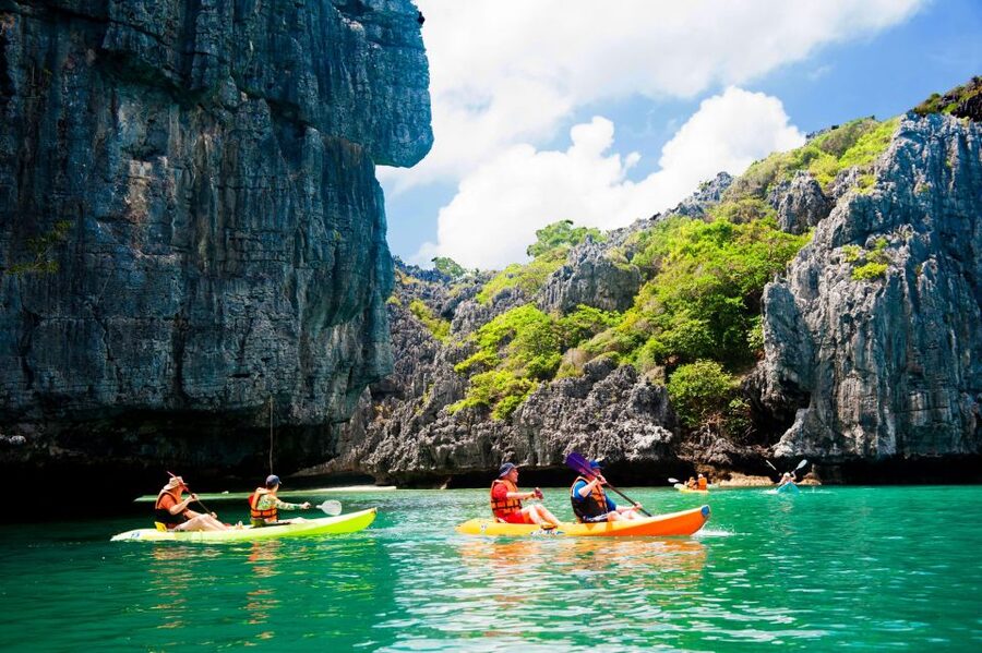 Ang Thong: Marine Park Full-Day Kayaking & Snorkeling Tour - Koh Mae Ko and the Emerald Lake viewpoint: steep stairs, big payoff