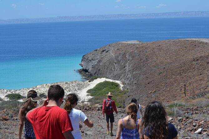 Balandra & Tecolote: hike, kayak and snorkel in paradise - The coastal hike to Tecolote Beach: 5 km of rock, sand, and views