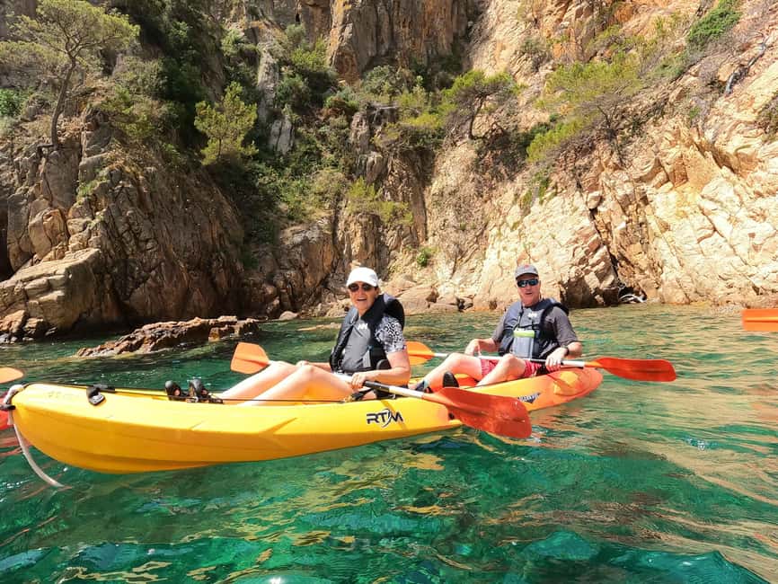 Barcelona: Costa Brava Kayaking & Snorkeling Tour with Lunch - Storage, changing rooms, and the free photos that save your memory