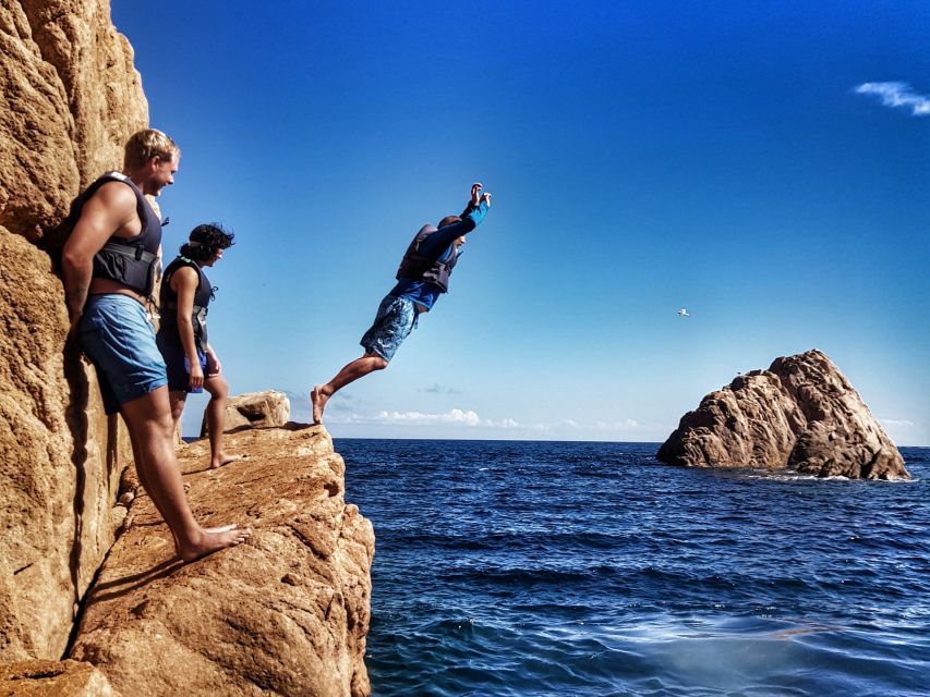 Barcelona: Costa Brava Tour with Kayak & Lagoon Snorkeling - From Barcelona to Sant Feliu: the day starts easy