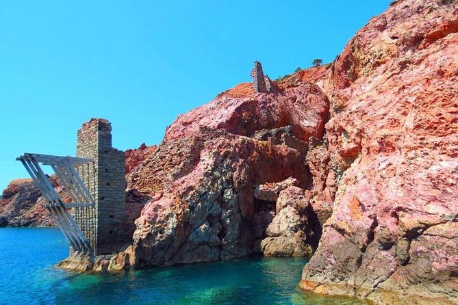 Best of Milos and Poliegos Catamaran snorkelling Cruise with BBQ - Onboard comfort: space, shade, and that “wind reality”