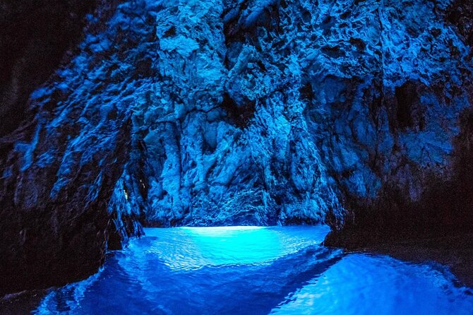 Blue cave group tour with swimming and snorkelling from Hvar - Meeting point and timing: plan for a 10:15 start in Hvar
