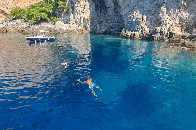 Blue & Green cave,Šunj beach - with drinks small group speedboat - Meeting point and getting there without stress