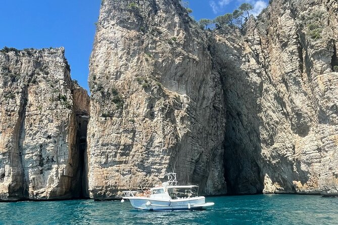 Boat excursion to Gaeta with a stop for swimming and snorkeling 2 HOURS - Grotta del Turco and Montagna Spaccata: natural rock drama