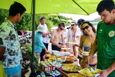 Bora Bora Combo Tour: Lagoon Cruise and 4WD Tour Including Snorkeling - Craft Stops and Fruit Tasting: Coconut Oil and Tie-Dye Sarongs