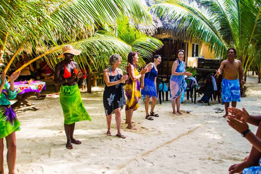 Bora Bora: Full-Day Lagoon Snorkelling Tour - Motu Lunch BBQ: Where the Day Slows Down