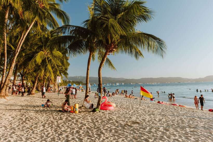 Boracay: Island and Beach-Hopping Boat Tour with Snorkeling - What this Boracay boat tour really feels like