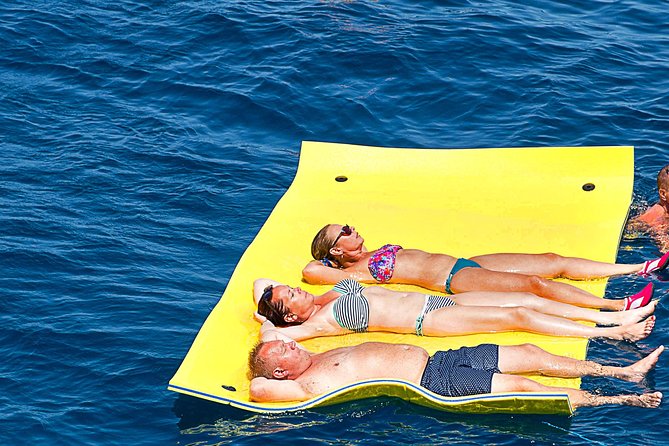 Cala Salada and Unspoiled North Beach Tour. Snorkelling and Aquarium - Onboard perks: drinks, music, and getting your seat
