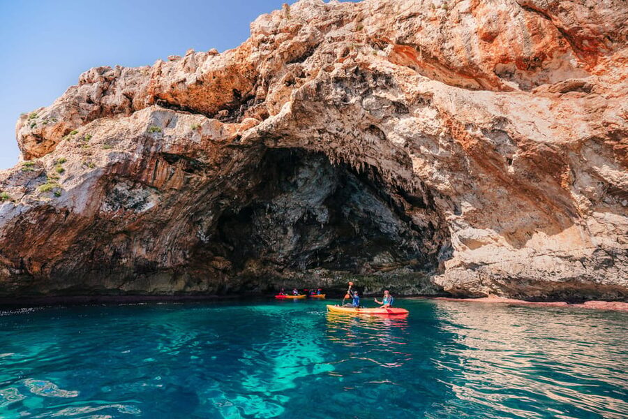 Cala Varques: Guided Sea Caves Kayak & Snorkeling Expedition - The opening minutes at Estany d’en Mas: safety first, then go time