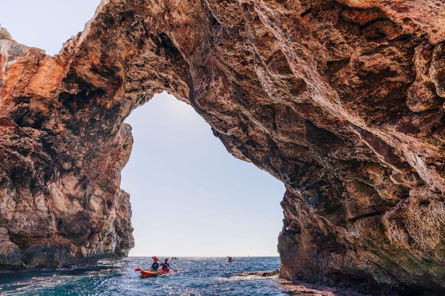 Cala Varques: Guided Sea Caves Kayak & Snorkeling Expedition - Getting to Cala Romantica and finding the meeting spot fast