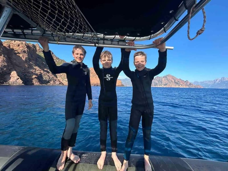 Calvi : Sortie snorkeling en bateau en bordure de réserve - Getting on the boat in Calvi: Le Thalassa as your home base