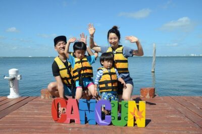 Cancun speedboat and snorkel tour: shared speedboat - Getting on the boat: check-in, safety, and who can drive