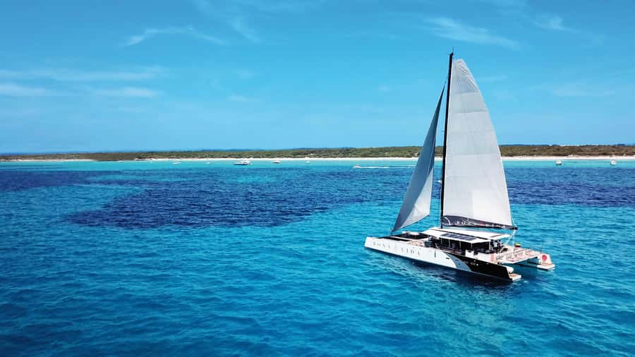 Cartagena: Rosario Islands Catamaran with Lunch and Snorkel - The ride out: shade, sun, snacks, and a bar that doesn’t feel pushy