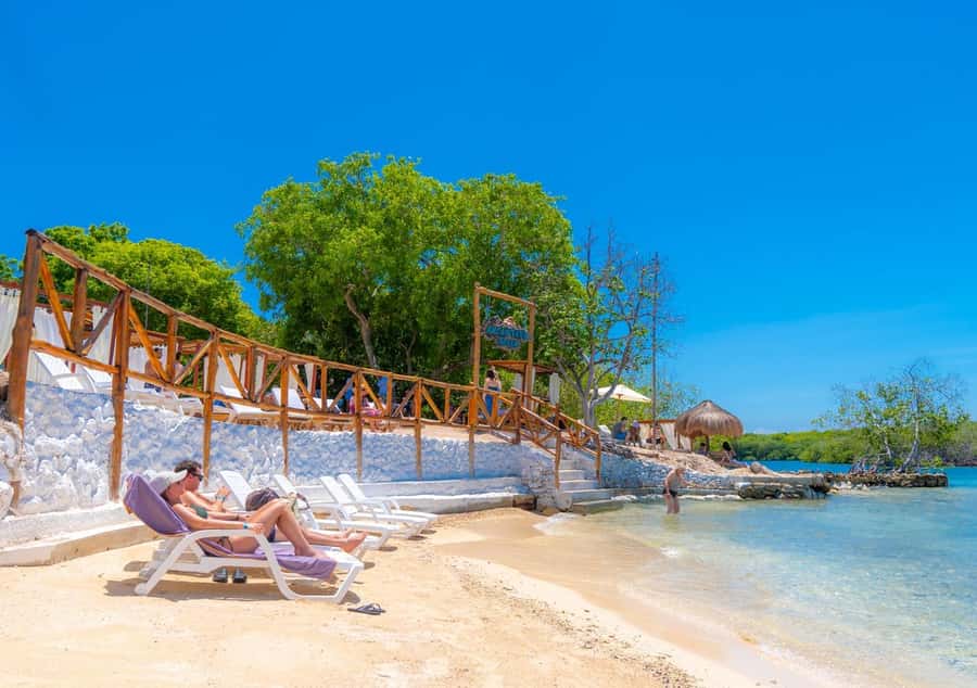 Cartagena: Rosario Islands Day Tour with Snorkel & Lunch - Snorkeling gear and how it fits your day (including choppy-water reality)