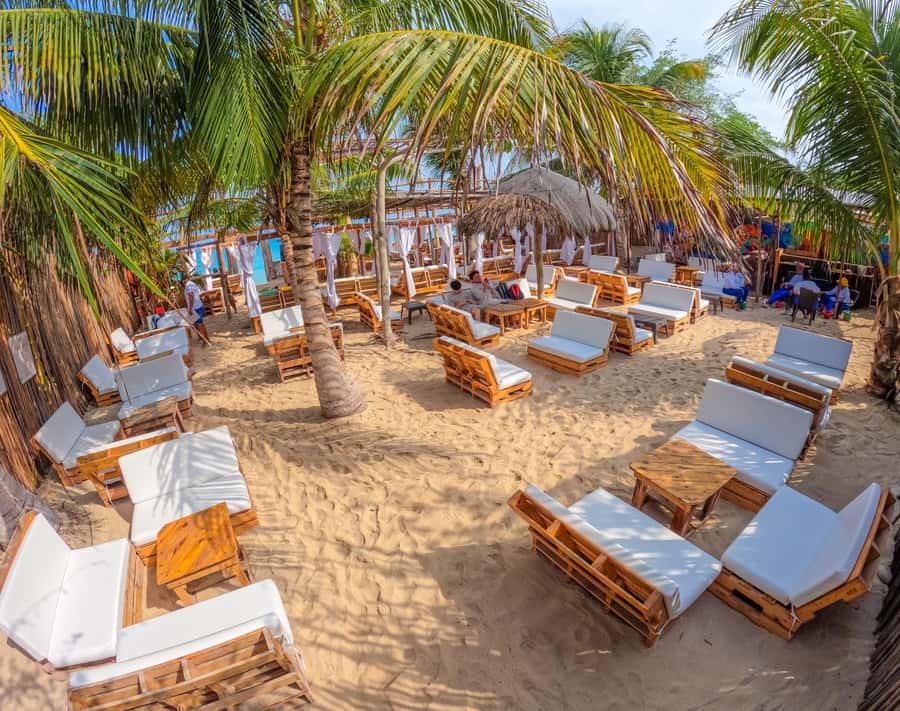 Cartagena: Rosario Islands Day Tour with Snorkel & Lunch - Tierra Bomba and Vista mare Beach Club: panoramic views and pool comfort