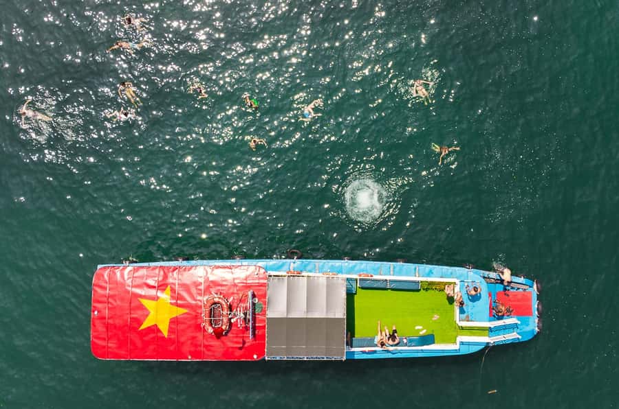 Cat Ba: Lan Ha & Ha Long Bay Kayak & Snorkel Boat Tour - Lunch onboard: seafood with a vegetarian plan