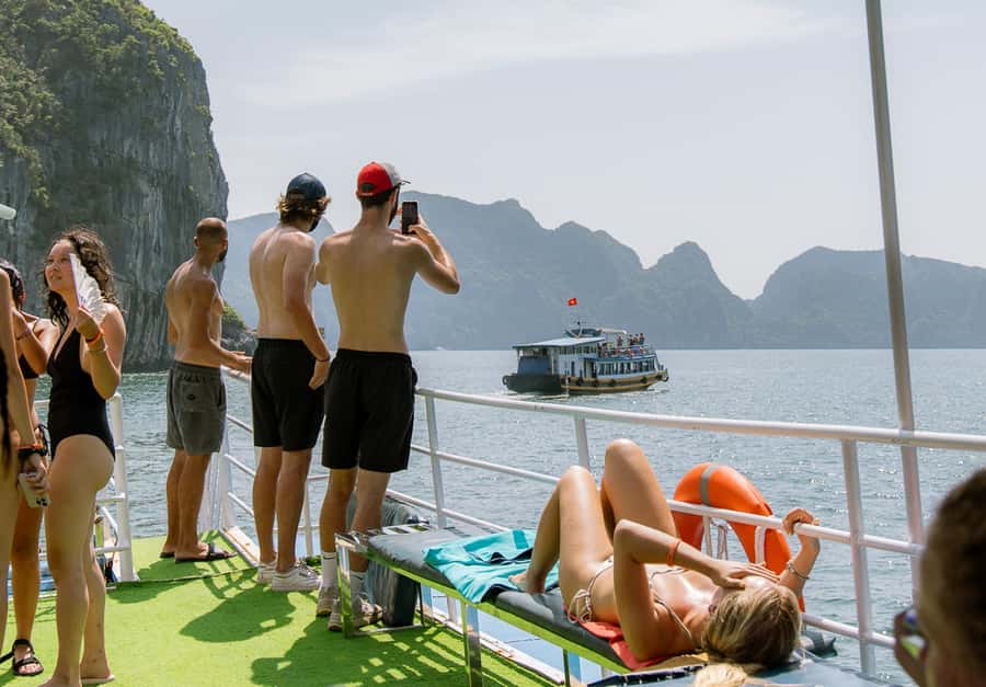 Cat Ba: Lan Ha & Ha Long Bay Kayak & Snorkel Boat Tour - Ba Trai Dao Beach: swim, snorkel gear, and that quiet escape