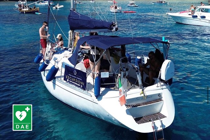 Catamaran tour stops bathing and snorkeling toast with prosecco - The Prosecco toast and Sardinian tasting moment