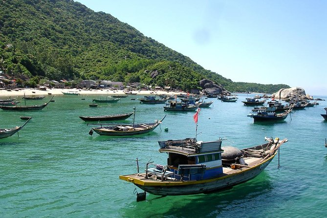 Cham Island Tour Snorkeling -Sunbathing - Nice Beach - Speedboat - Fresh seafood lunch and bottled water: where the value really lands