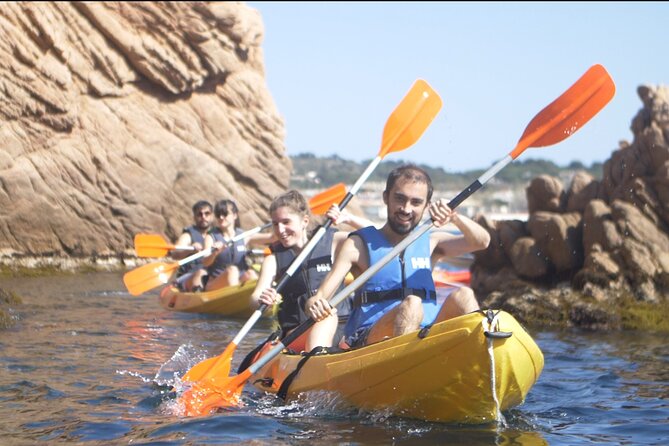 Costa Brava: Kayak, Snorkel, Photos, Lunch, Beach & Cliff Jump! - Meeting Under the Arc de Triomf and Getting Oriented Fast