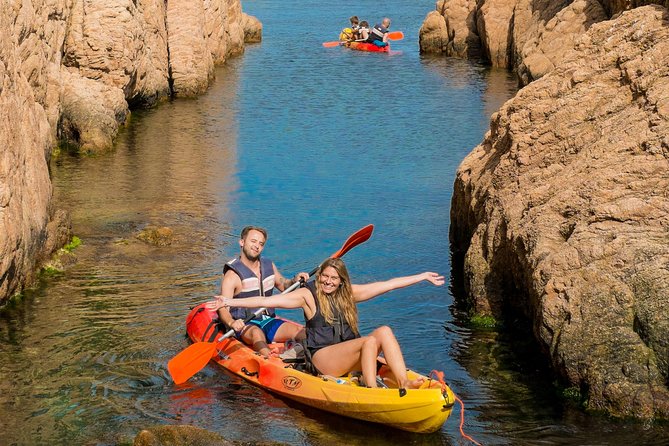 Costa Brava Kayak & Snorkel Tour + Picnic from Barcelona - Picnic lunch on the beach and the changing-room reset