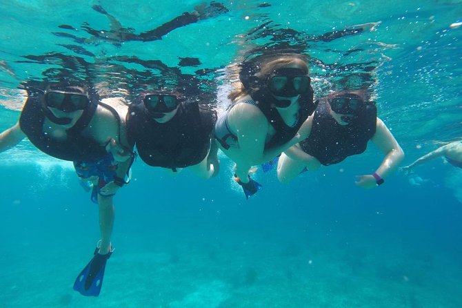 Cozumel Snorkeling Tour: Palancar, Columbia and El Cielo Reefs - First stop: Playa El Cielo sandbar and starfish viewing