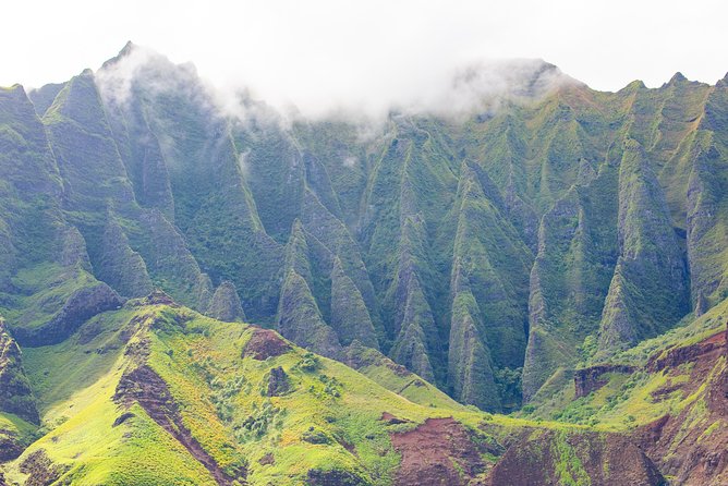 Deluxe Na Pali Morning Snorkel Tour on the Lucky Lady - Onboard Comfort and Fun Details: Waterslide, Showers, and Space