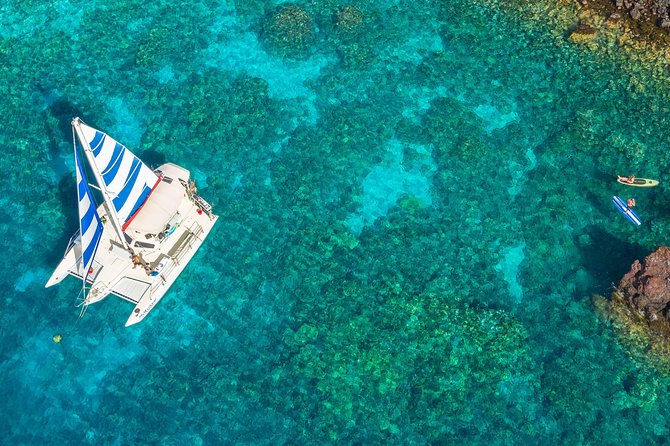 Deluxe Sail & Snorkel to the Captain Cook Monument - Onboard setup: catamaran comfort and a capped group