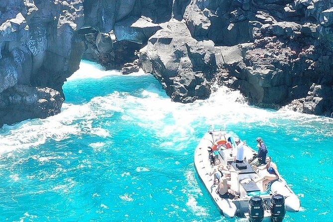 Dolphin, Sea Cave & Captain Cook Snorkel Combo in Kealakekua Bay - The coastline cruise: lava tubes, cove hopping, and guide storytelling