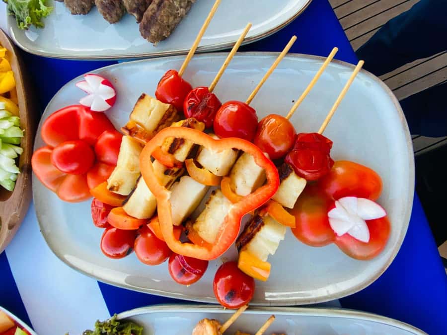 Dubai: Yacht Cruise with Swimming, Snorkeling and BBQ Lunch - Snorkeling Gear Included, But Pick Your Expectations