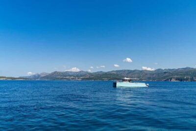 Dubrovnik: Blue Cave Catamaran Tour with Drinks and Snorkel - Spotting the crew’s style: organization, music, and real help