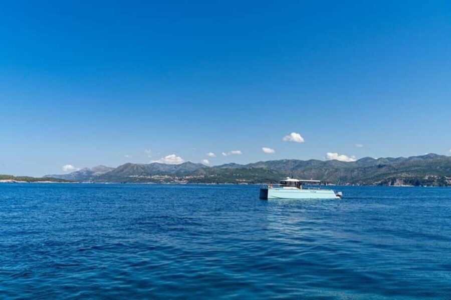 Dubrovnik: Blue Cave Catamaran Tour with Drinks and Snorkel - Spotting the crew’s style: organization, music, and real help
