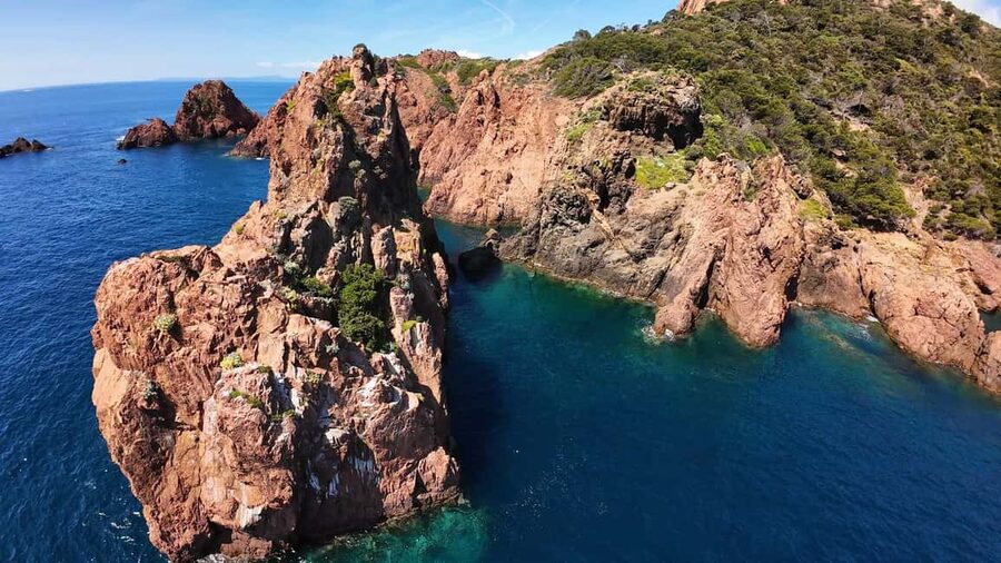 Fréjus: Sea and Creeks Boat Tour with Snorkeling and Drinks - Key highlights at a glance