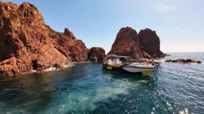 Fréjus: Sea and Creeks Boat Tour with Snorkeling and Drinks - Boarding at 62 Quai d’Agrippa and getting a feel for the ride