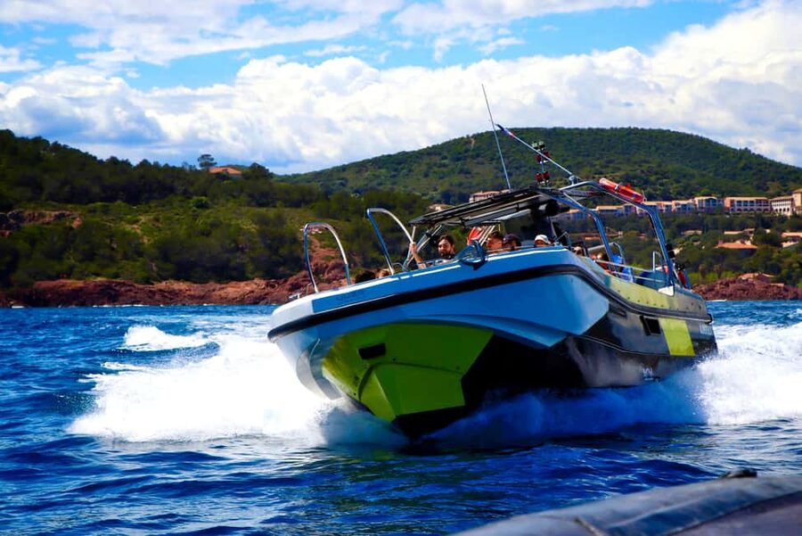 Fréjus: Sea and Creeks Boat Tour with Snorkeling and Drinks - Drinks and music on the return: an easy party pace without the chaos