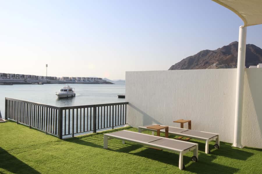 From Dubai: Fujairah Snorkeling with Turtles, Transfer & BBQ - Fujairah lunch and the BBQ reality check