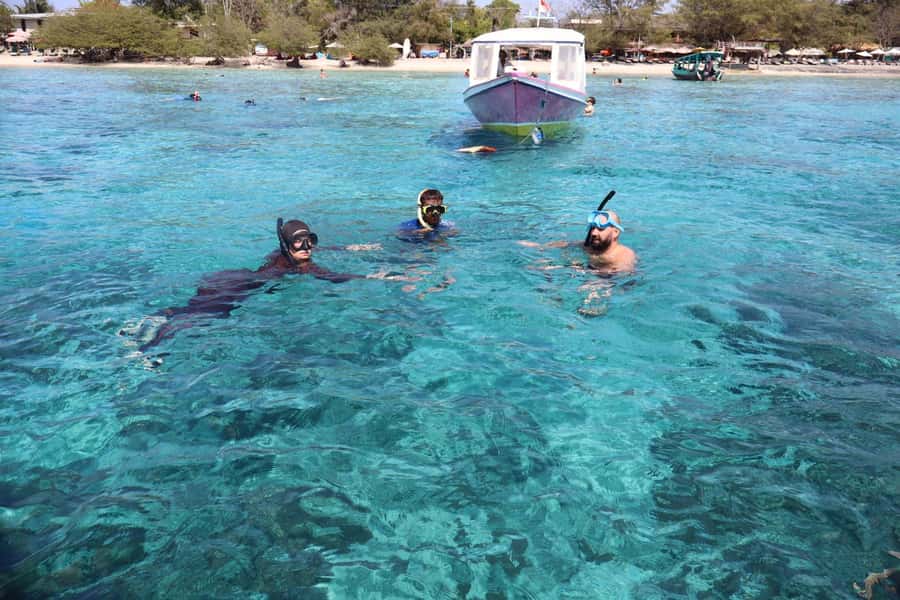 From Lombok: Gili Islands Snorkeling Day Trip - Gili Meno lunch stop: plan for food (it’s not included)