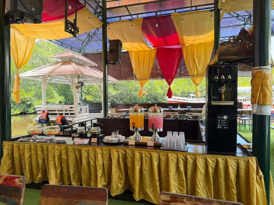 From Nusa Penida: 3 Spots Snorkeling Tour with Manta Rays - Lunch at Mesari Beach Restaurant and what you will actually eat