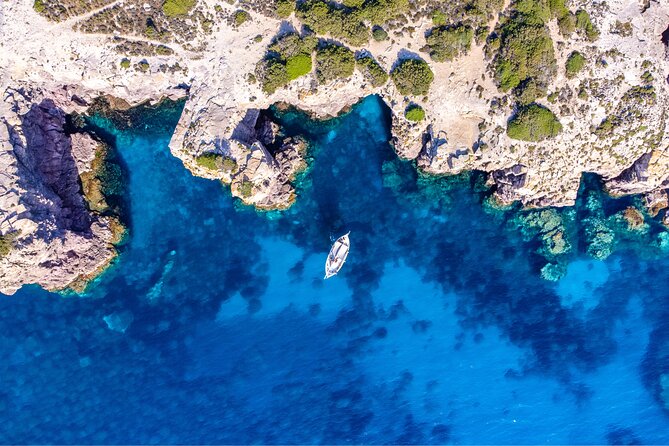 Guided day by boat in Carloforte with snorkelling and aperitif - Capo Sandalo and Le Spine: lunch + lighthouse cliff + falcon territory
