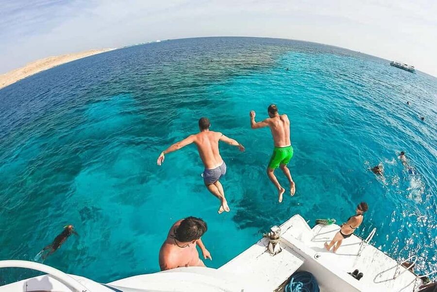 Hurghada: Dolphin & Coral Reef Snorkeling Tour with Lunch - Snorkeling with a guide: two reef stops, plus gear