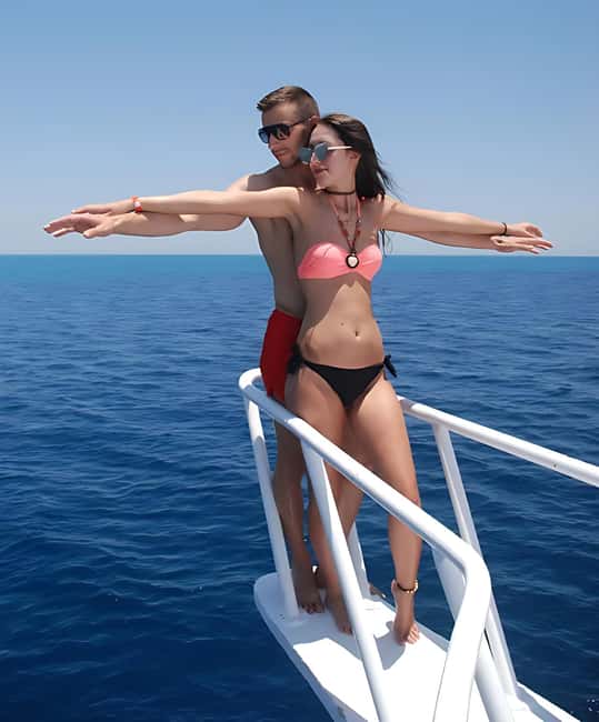 Hurghada: Dolphin Cruise with Snorkeling & Buffet Lunch - From Public Beach Number 9: Getting There and Getting Settled