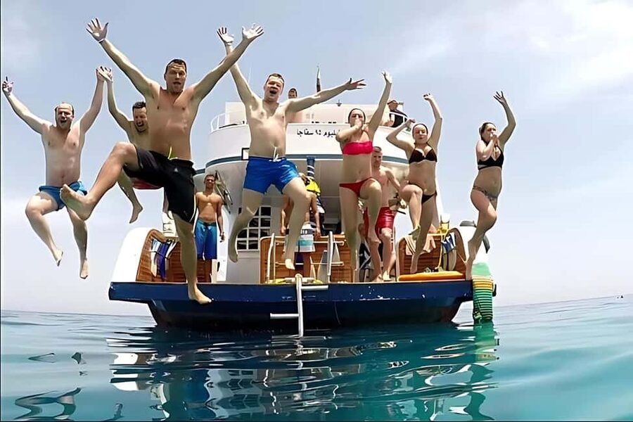 Hurghada: Dolphin Watching Boat Tour with Snorkeling & Lunch - Should You Book This Hurghada Dolphin Watching and Snorkeling Tour?