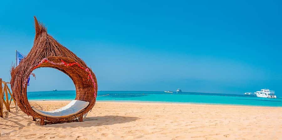 Hurghada: Hula Hula Island Boat Trip with Snorkeling & Lunch - Yacht vs speedboat: which one matches your mood